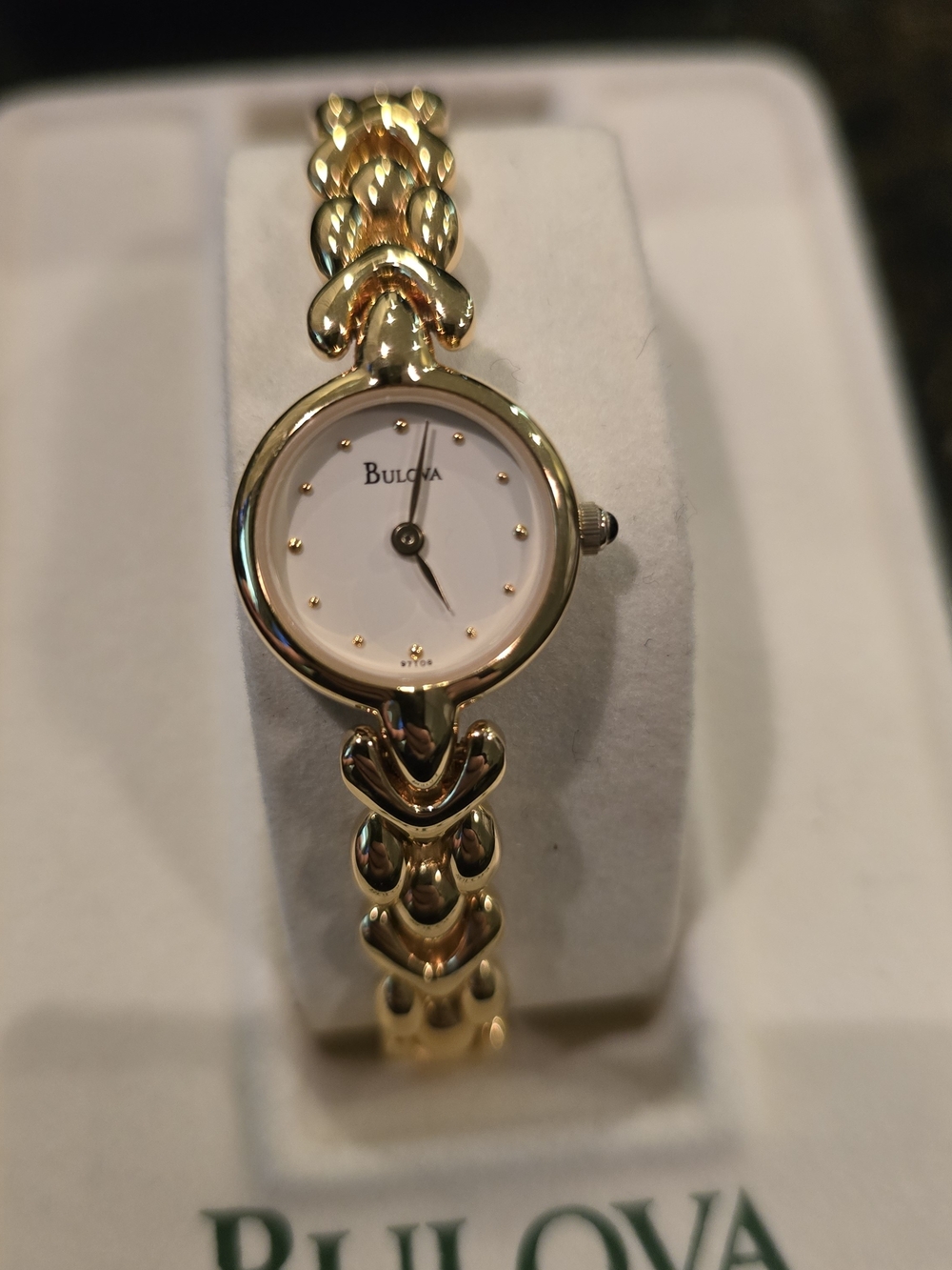 Bulova Women's Gold Bracelet Watch - Elegant Gold Tone - Picture 3 of 9